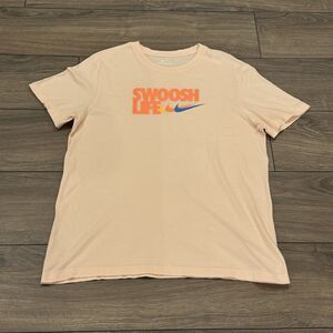 Men’s Nike Graphic T-Shirt Short Sleeve Peach Orange Size Large Swoosh Life